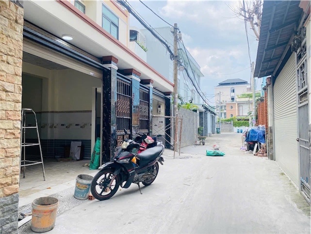 🔥CỰC HOT - CHỈ HƠN 3 TỶ🔥 🏠 Nhà cấp 4 tại trung tâm Thủ Đức • Diện tích: 70m², sổ hồng riêng, công